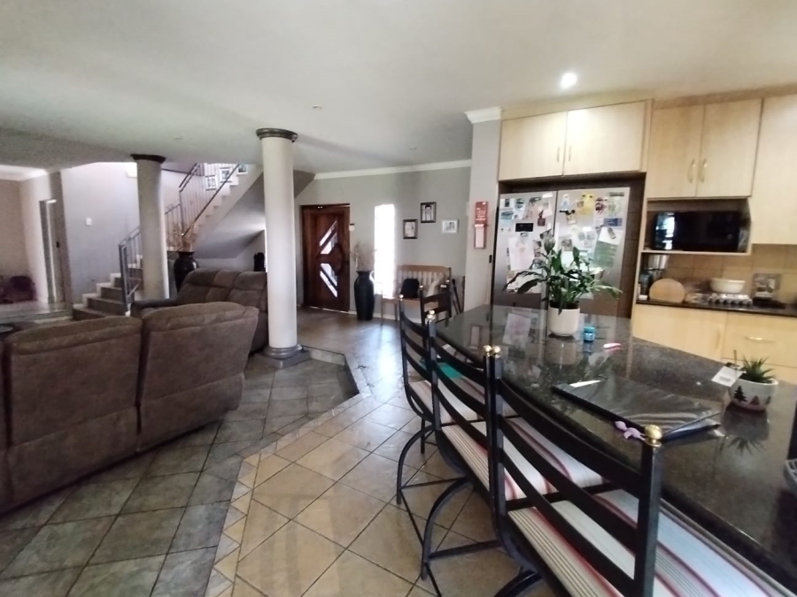 5 Bedroom Property for Sale in Melodie North West